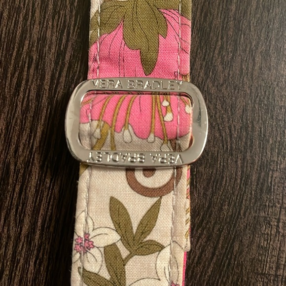 💐 Floral Crossbody Bag - Multicolor Vera Bradley on gray background - Picture 2 of 7